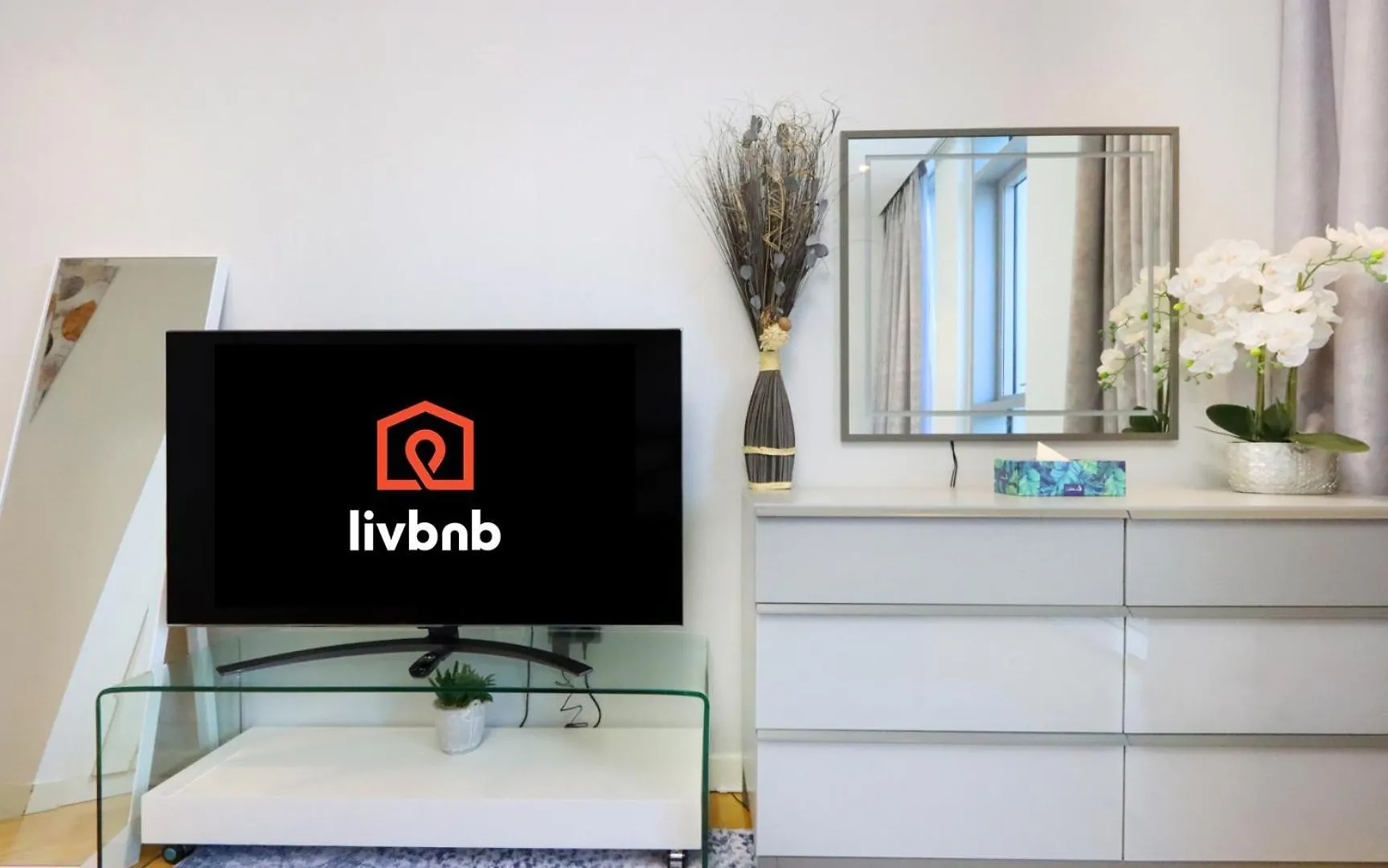 Livbnb - Upgraded 2Br, Near Shopping & Dining Hubs Dubai United Arab Emirates