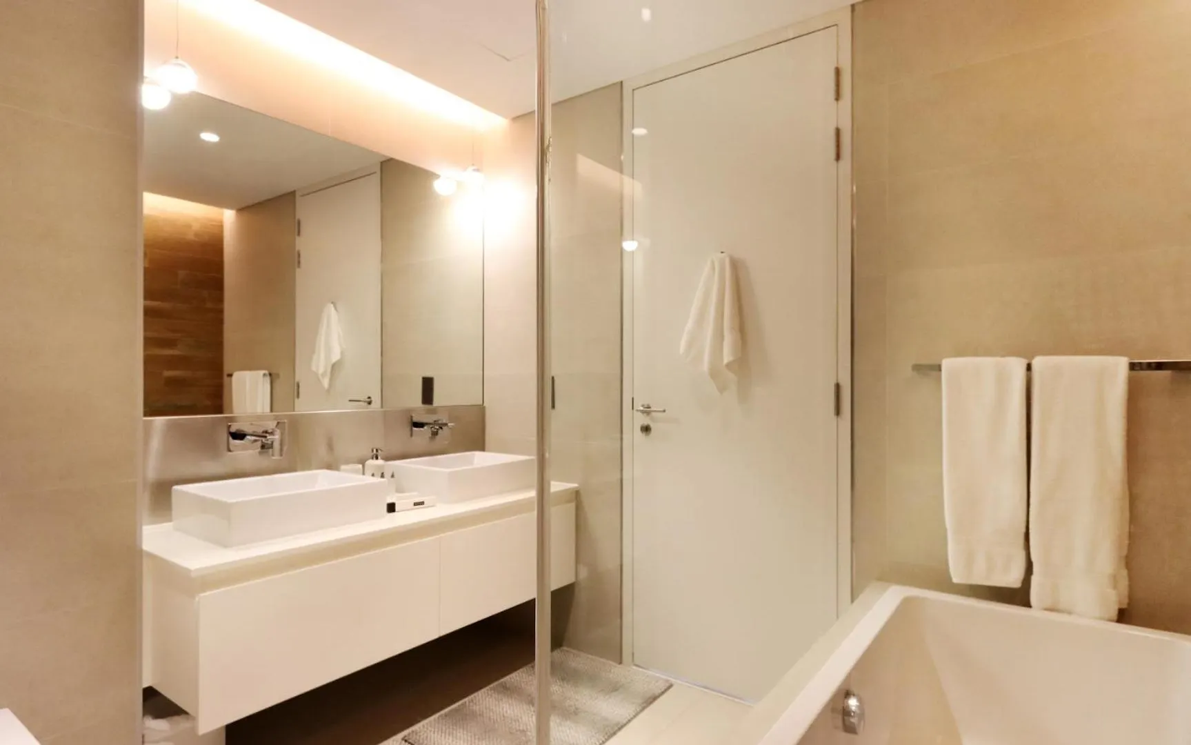 Apartment Livbnb - Upgraded 2Br, Near Shopping & Dining Hubs Dubai